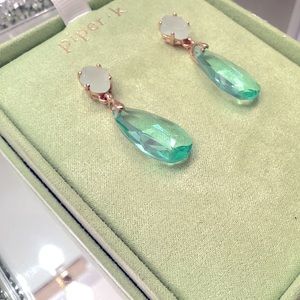 Beautiful crystal green earrings great color